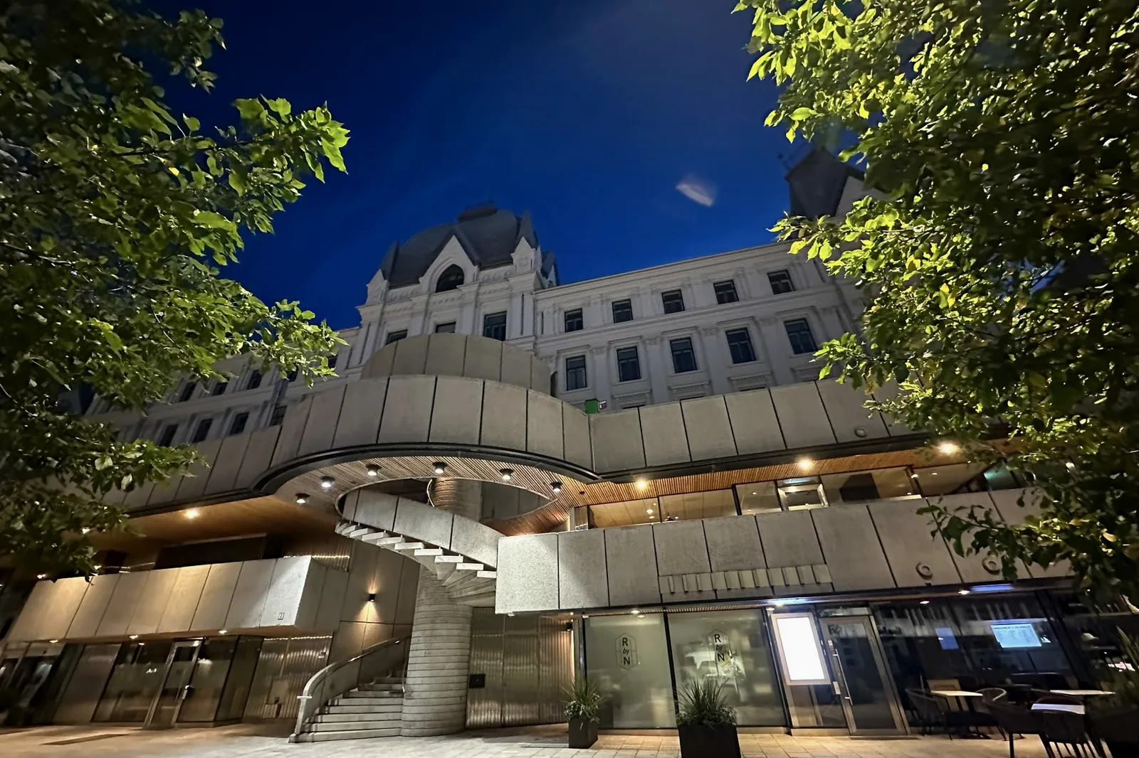 The entrance and facade at Viktoria Terrasse in Oslo